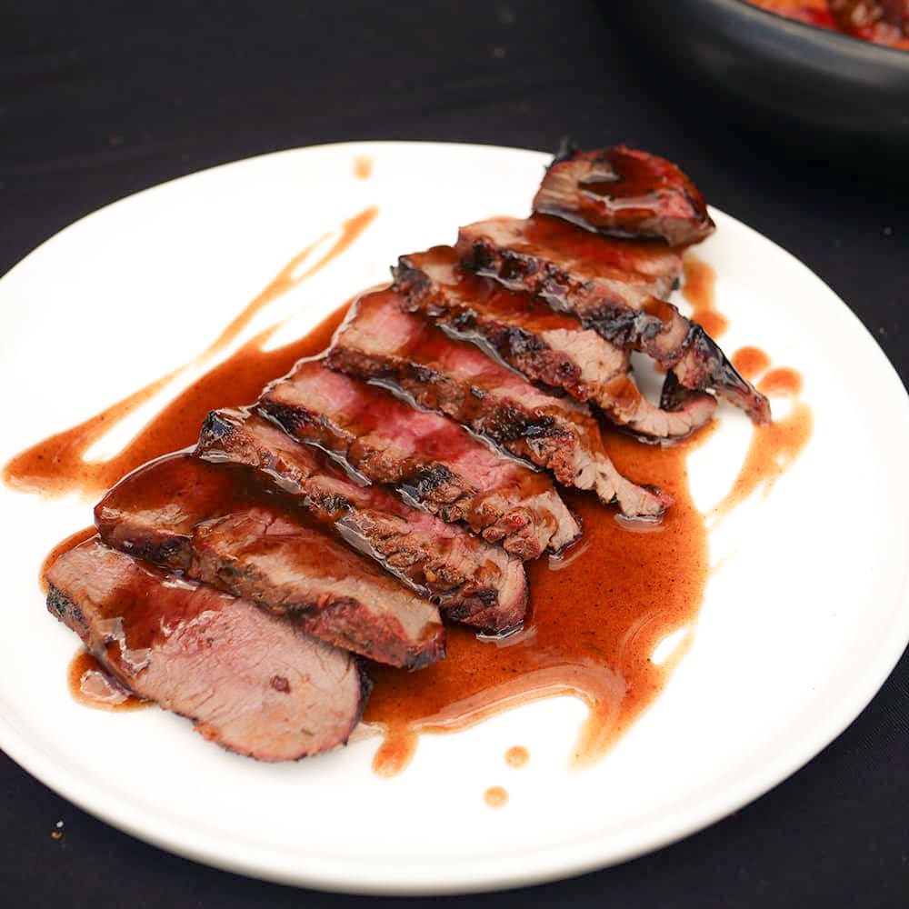 Recette : Pavés de cerf tranchés, jus corsé au cacao