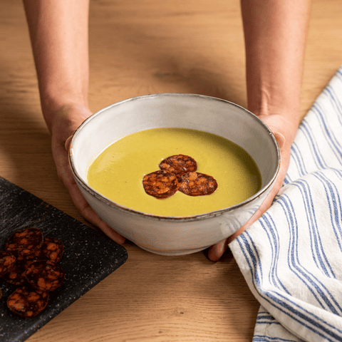Velouté de petit pois et chorizo de sanglier