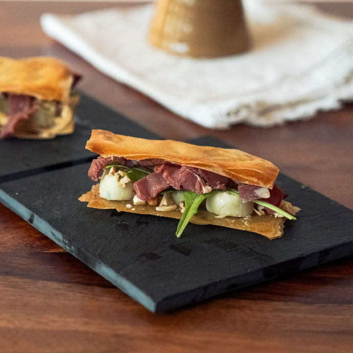Mille-feuille au jambon fumé de sanglier et au bleu d'Auvergne