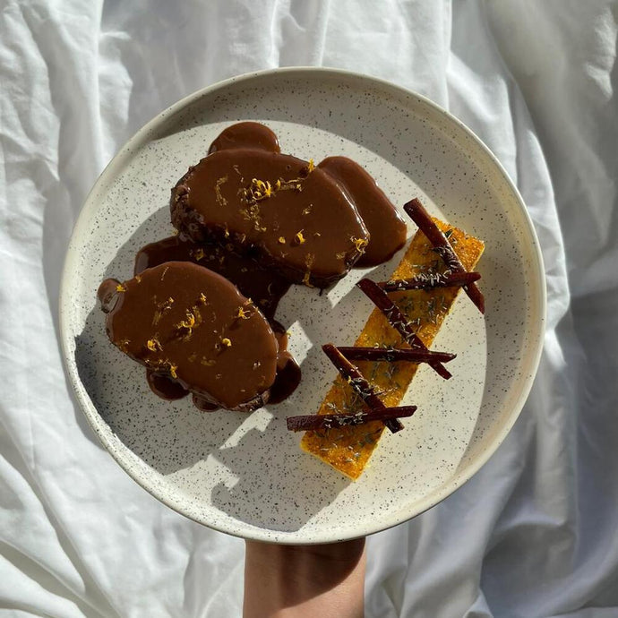 Rôti de Sanglier au byrrh, clémentine, chocolat et polenta