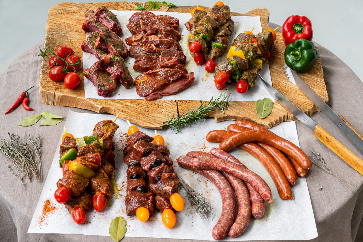 Colis de grillades, saucisses et brochettes de viande de gibier sauvage