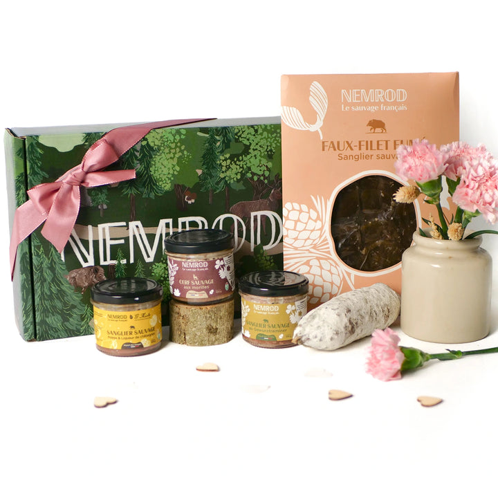 Coffret apéro des barons - terrine de sanglier au gewurztraminer, terrine de sanglier aux poires & liqueur de châtaignes, terrine de cerf aux morilles. Plaquette de faux-filet de sanglier fumé, saucisson de cerf nature