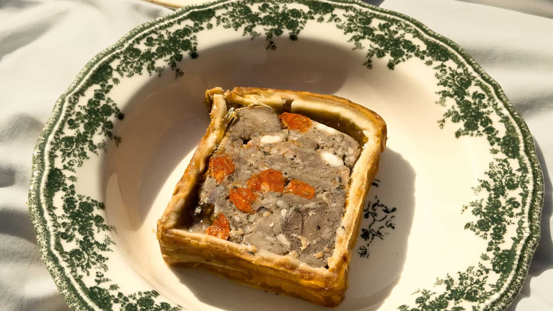 pâté en croûte de sanglier chorizo, feta, thym