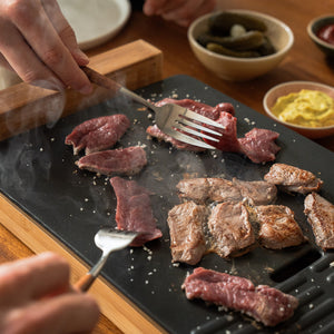 Pierrade de gibier à faire griller sur une plancha