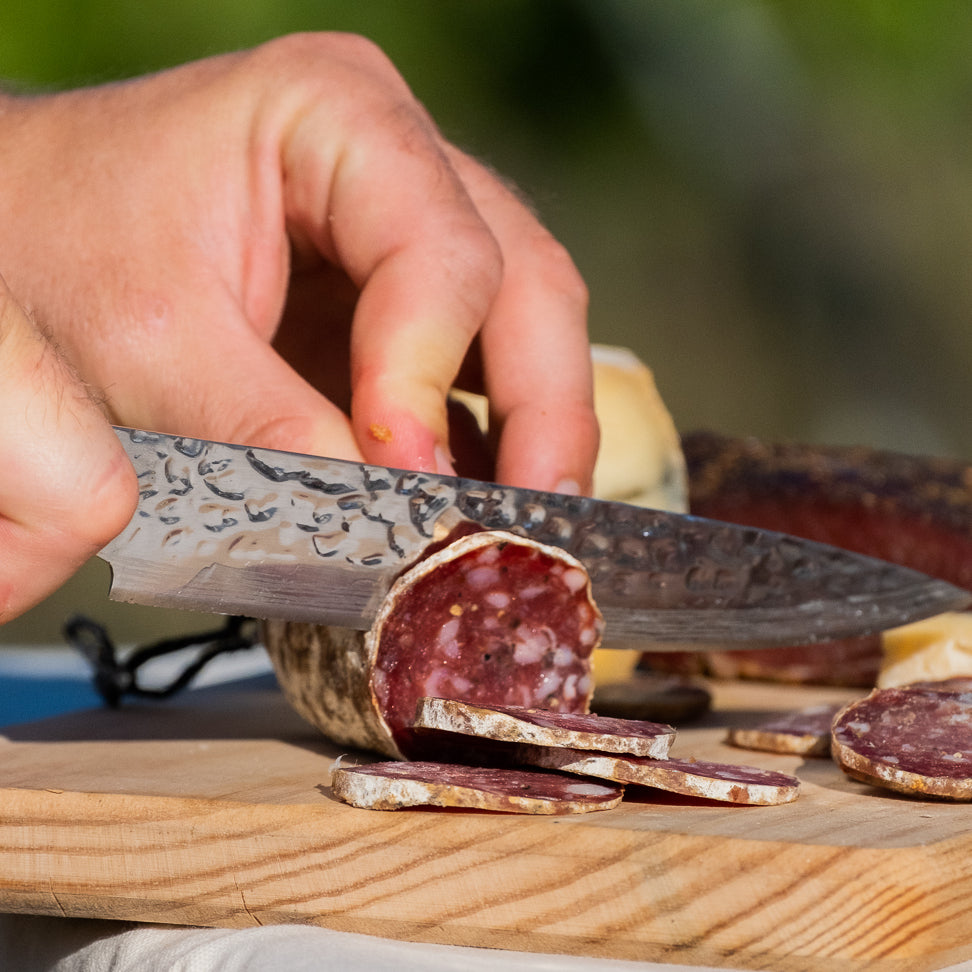Saucisson de cerf au poivre découpé