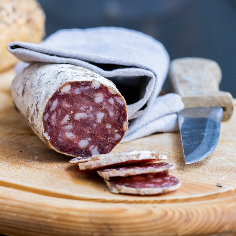 Saucisson de sanglier nature sur plateau